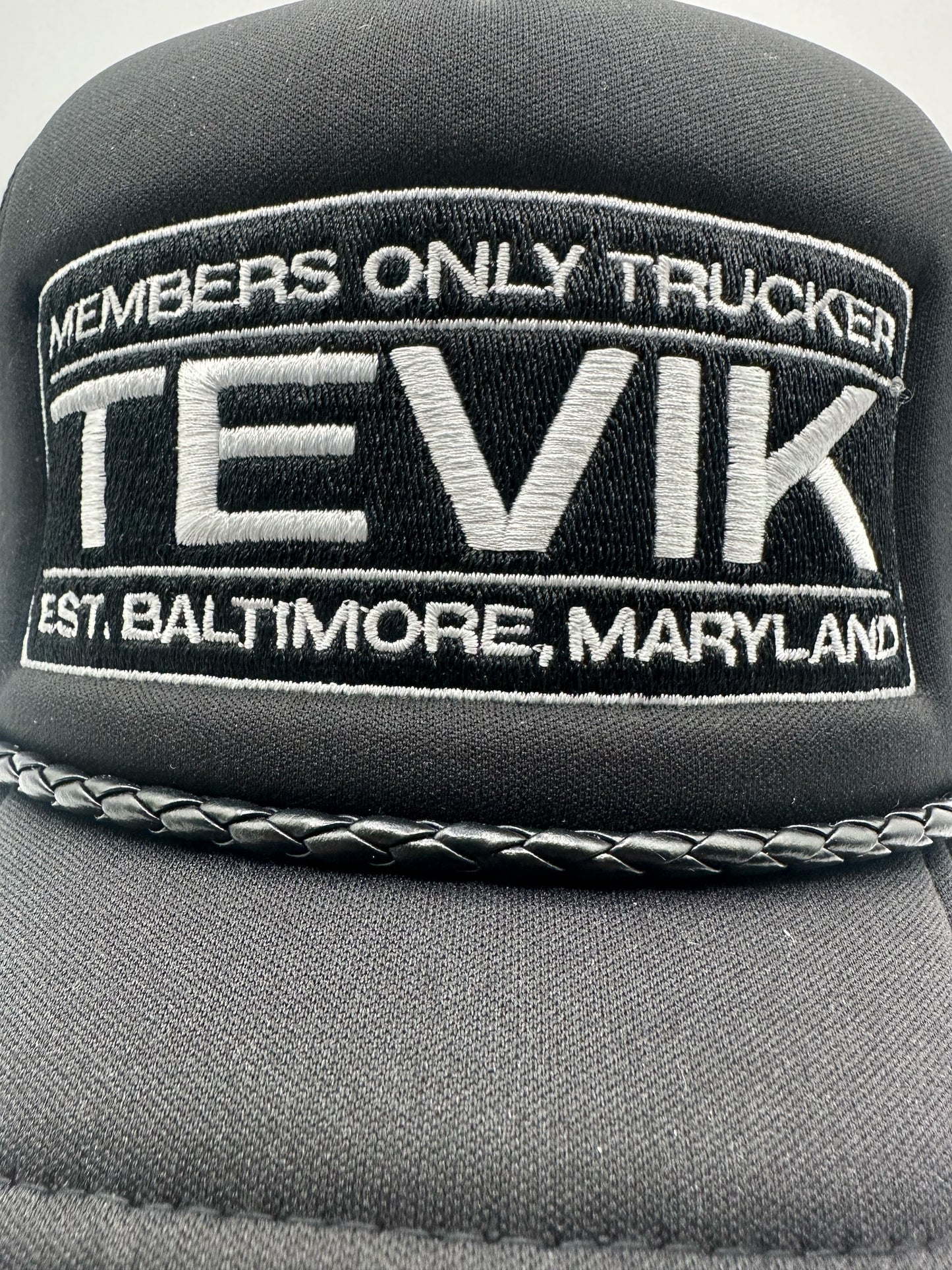 BLACK TRUCKER HAT