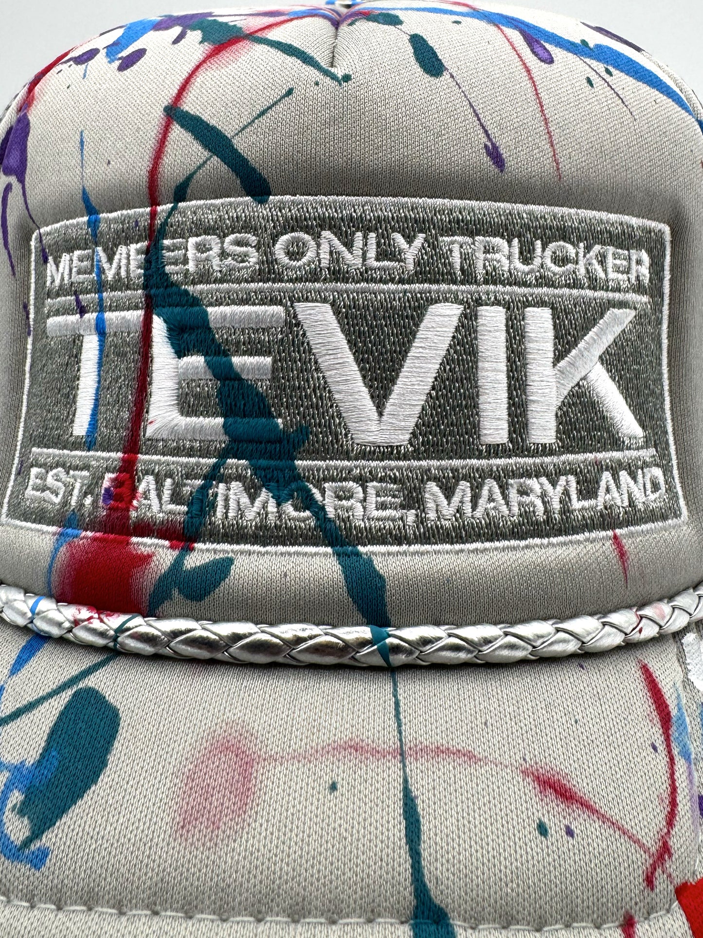 GREY PAINTED TRUCKER HAT